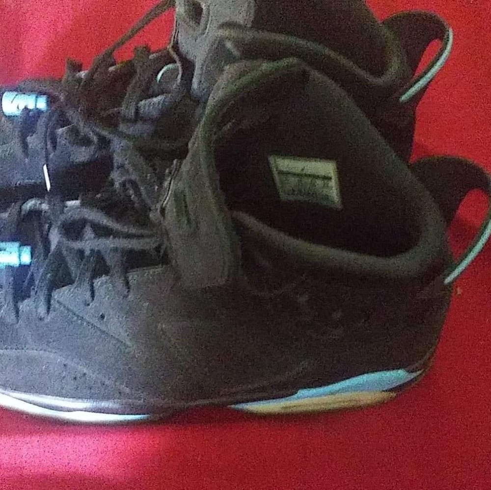 Unc 6s - Picture 2 of 3